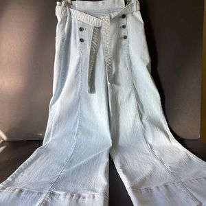 Venus High Waited Jeans - Size 10